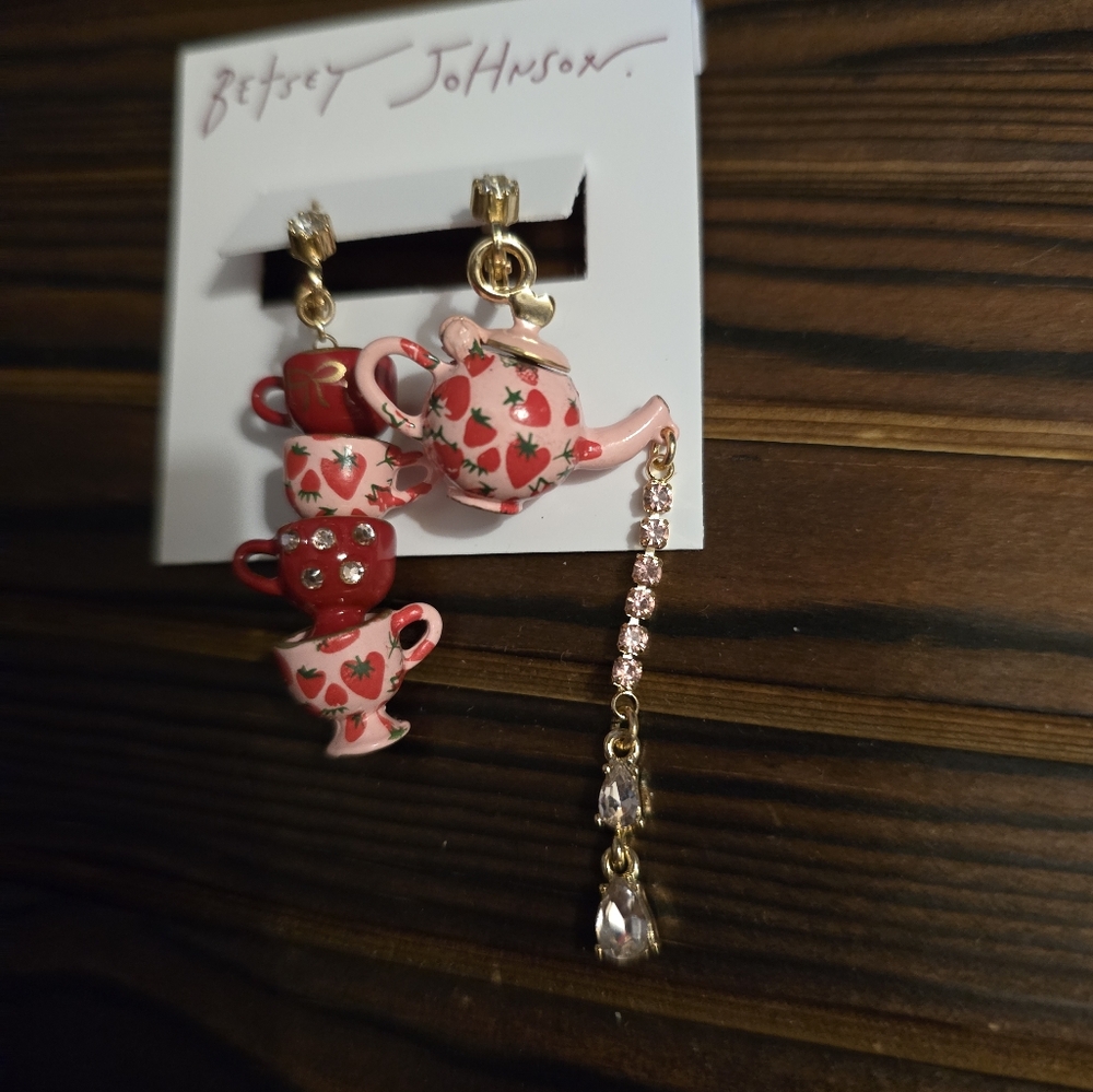 Betsey Johnson Mismatched Teapot and tea cup dangle earrings! - Picture 11 of 15